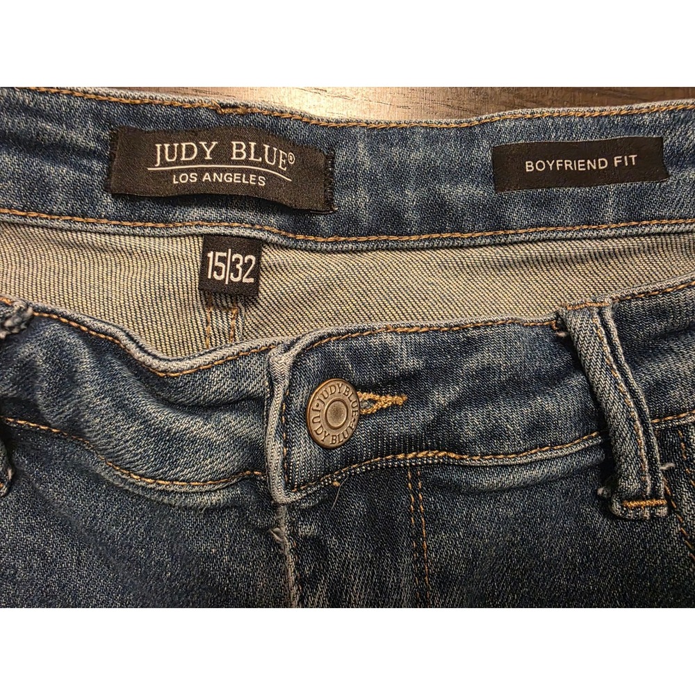 Judy Blue Los Angeles Boyfriend Fit Distressed Jeans Queen of Hearts Patch 15/32